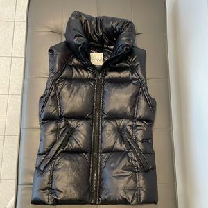 Big girl Sam puffer vest sz 10  w stand up collar. Like new. Adorable and warm
